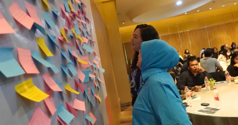 Karyawan berpartisipasi dalam Tree of Hopes dan Enhancement Jar di acara SCoTH 2024