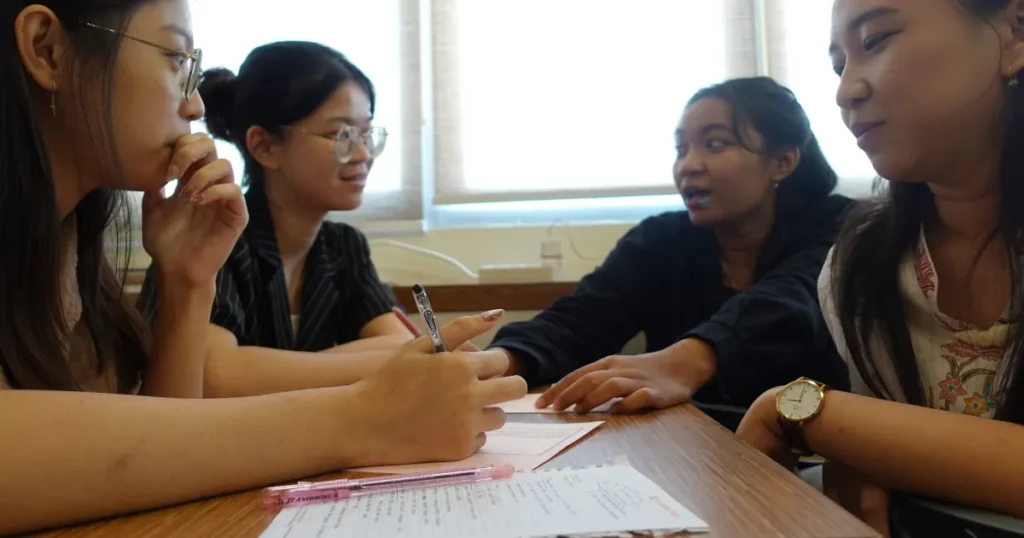 Synergy team overcoming generation gaps through collaboration and mutual understanding