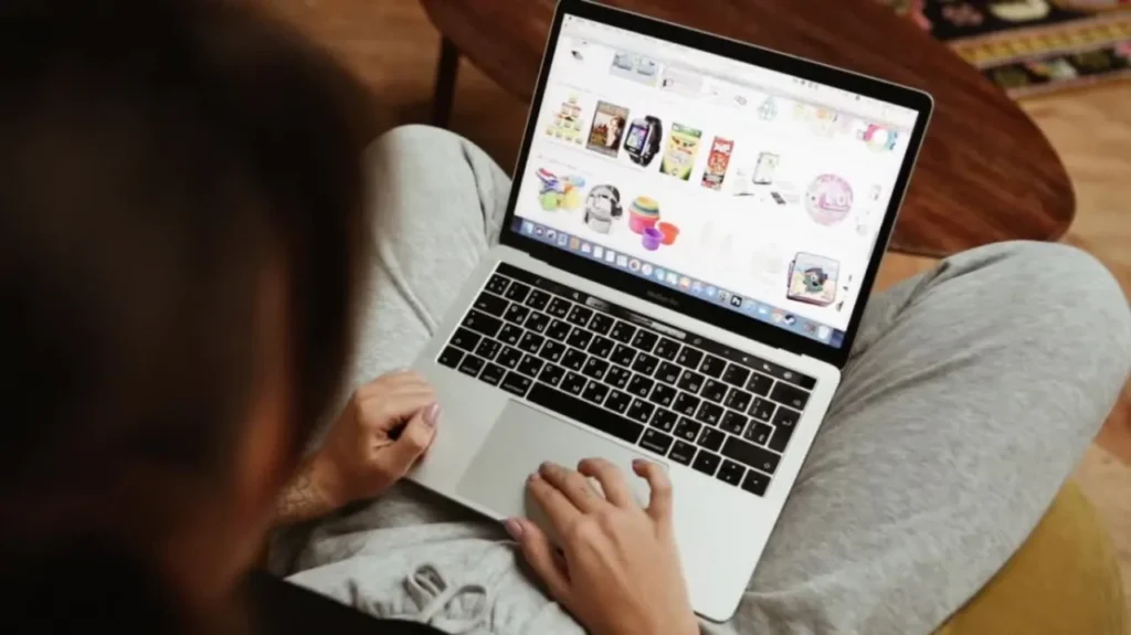 Ilustrasi marketplace yang memotong pajak atas penjualan merchant sesuai PMK 37/2025