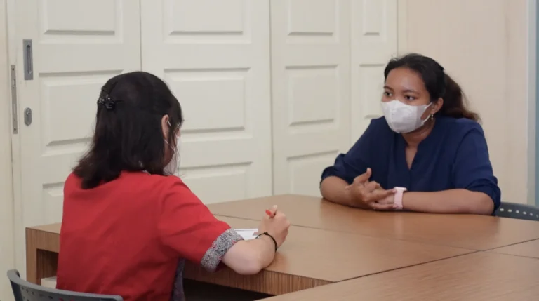 Illustration of internship recruitment strategy showing pros and cons in employee selection