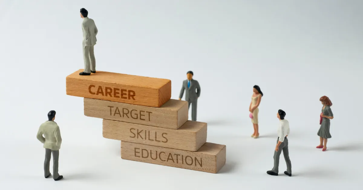 Comparison between career stagnation and career plateau in professional growth