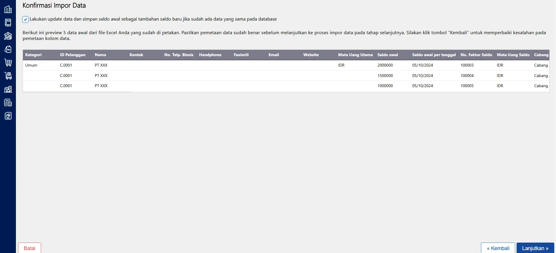 Tampilan halaman konfirmasi impor data di Accurate Online dengan opsi “Lakukan update data” yang dicentang. Gambar memperlihatkan preview data saldo awal pelanggan dengan ID sama dan beberapa nomor faktur, yang memastikan sistem membaca sebagai pembaruan, bukan pelanggan baru.