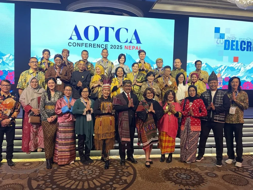 Delegasi Indonesia memperkenalkan pakaian adat Nusantara di AOTCA 2025 Nepal