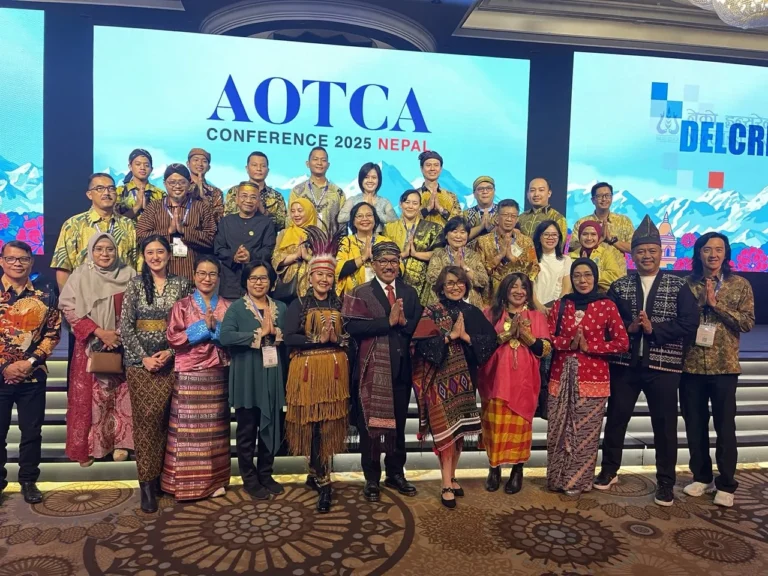 Delegasi Indonesia memperkenalkan pakaian adat Nusantara di AOTCA 2025 Nepal